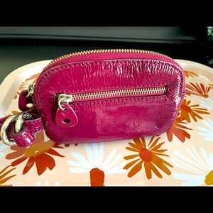 🌃 American Eagle Wristlet! Adorable with any fit 🌇